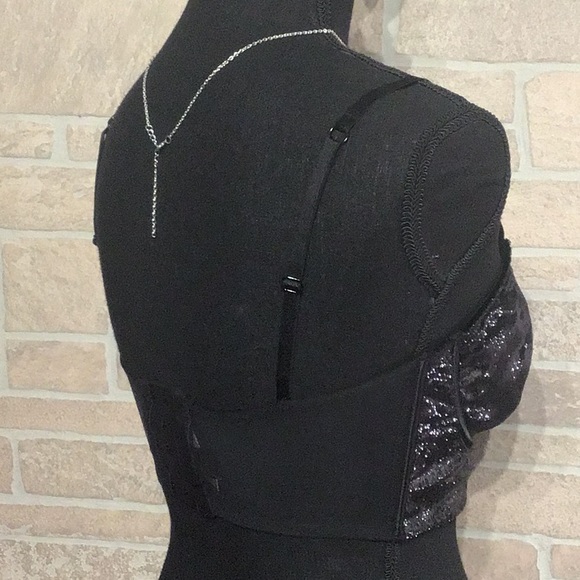 Victoria’s Secret - Sz 32D - very sexy balconet - Picture 4 of 7